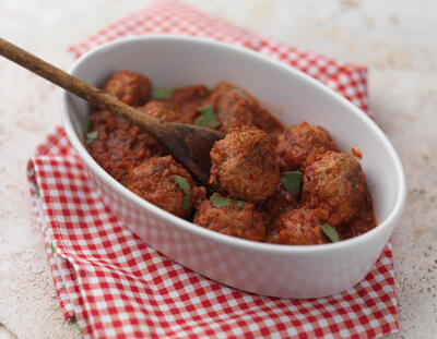 Pork Mince Balls With Tomato And Thyme Sauce